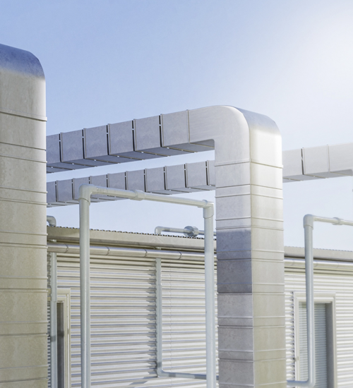 Lüftungskanäle aussen an einem Gebäude